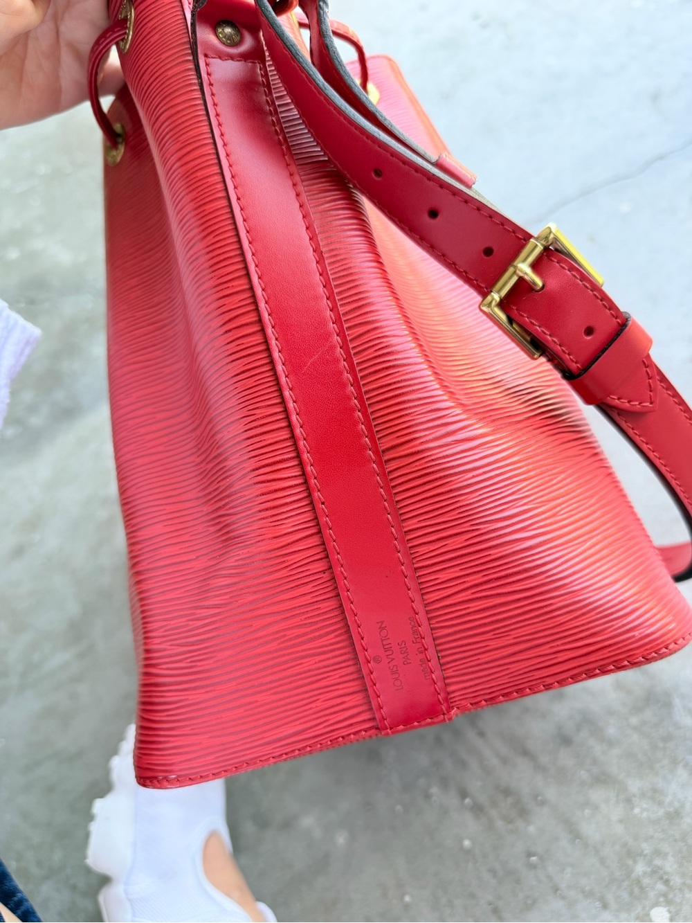 Red Louis Vuitton Drawstring Bucket Bag - Picture 12 of 14